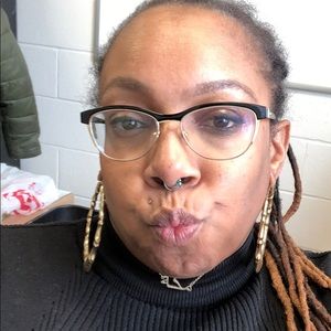 Meet your Posher, Lori